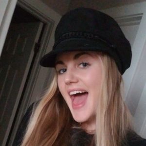 Meet your Posher, Lydia